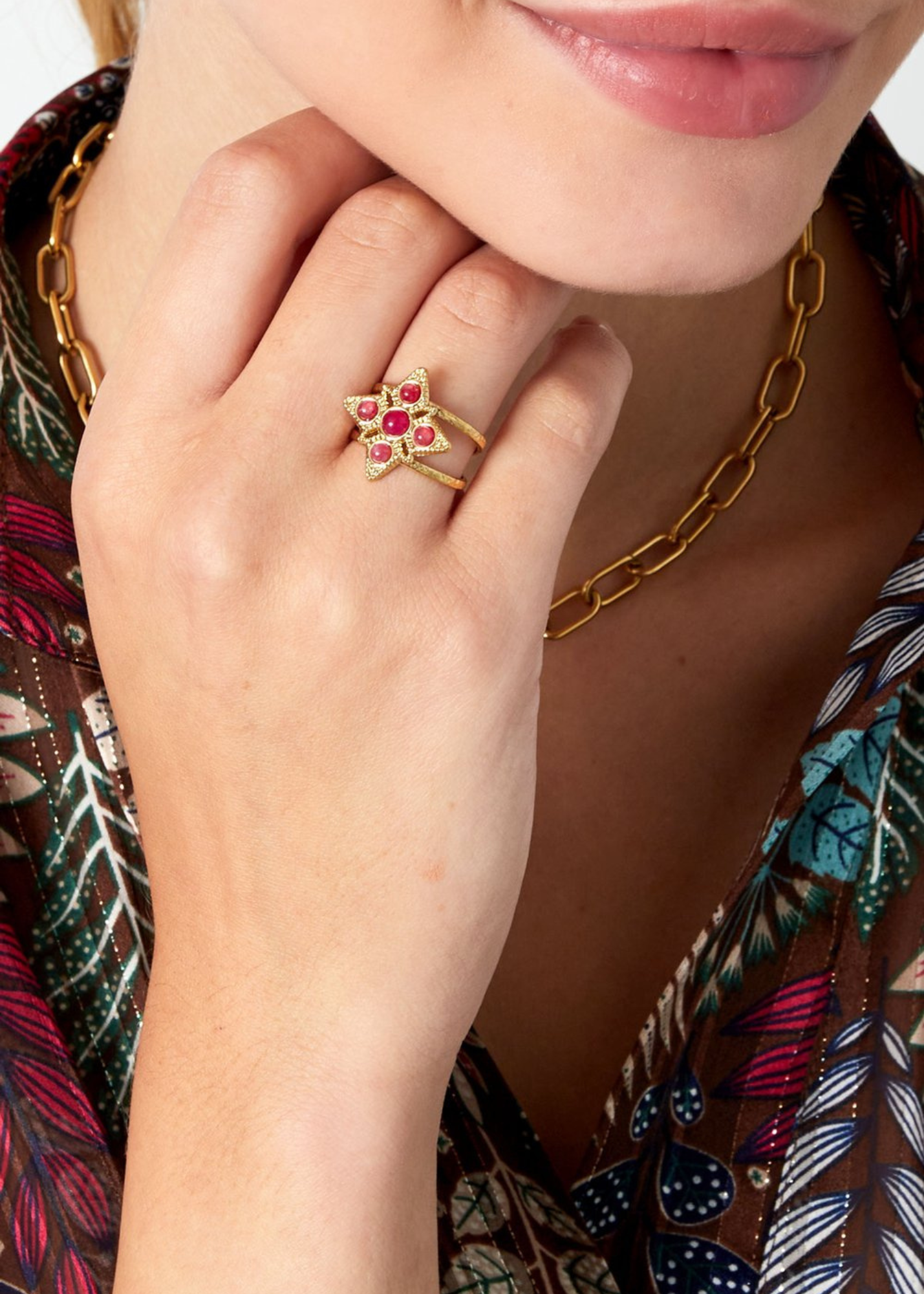 The Edit - Black Stone Star Ring in Gold