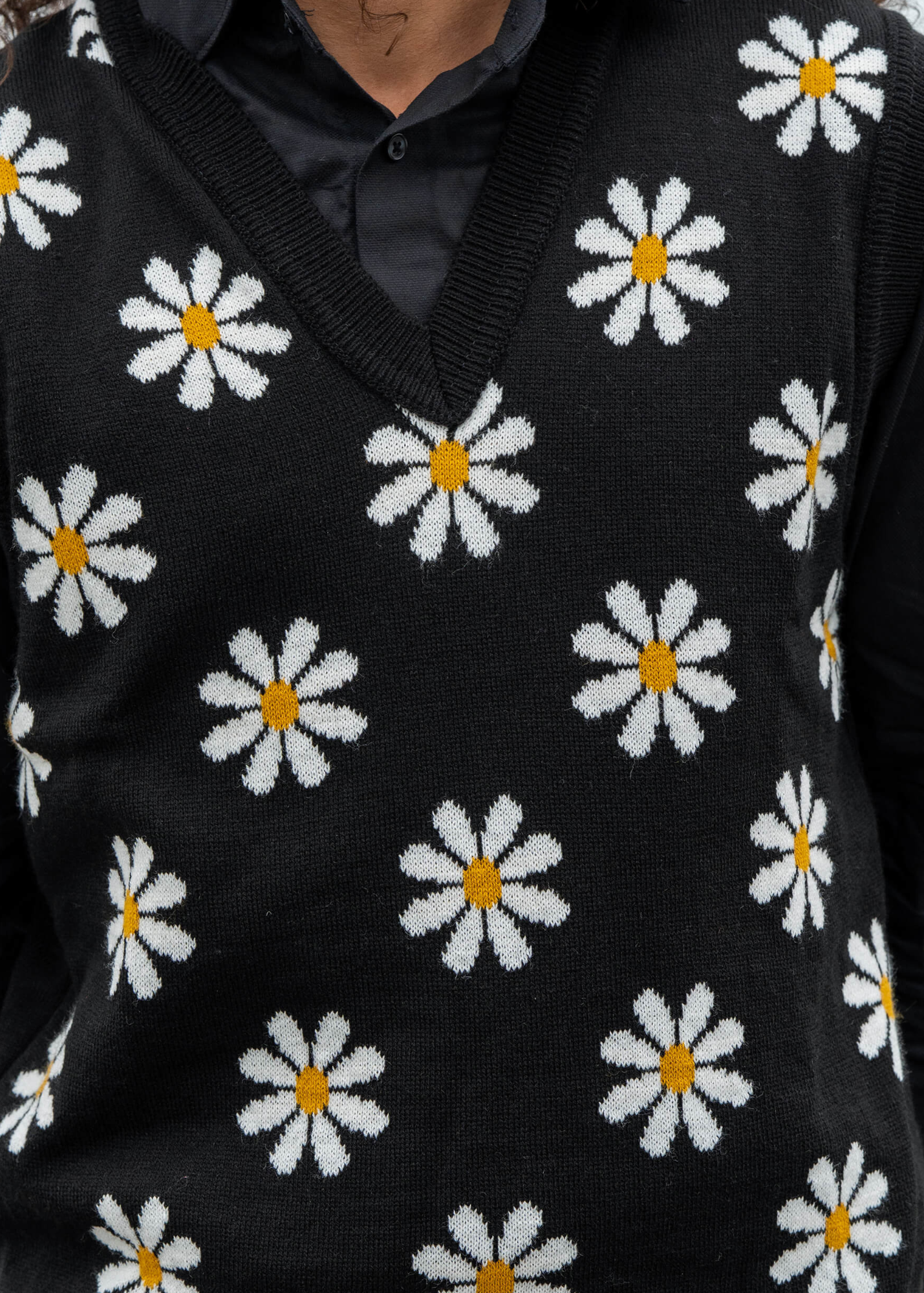 Run & Fly - Black Daisy V-Neck Knitted Tank Top Vest