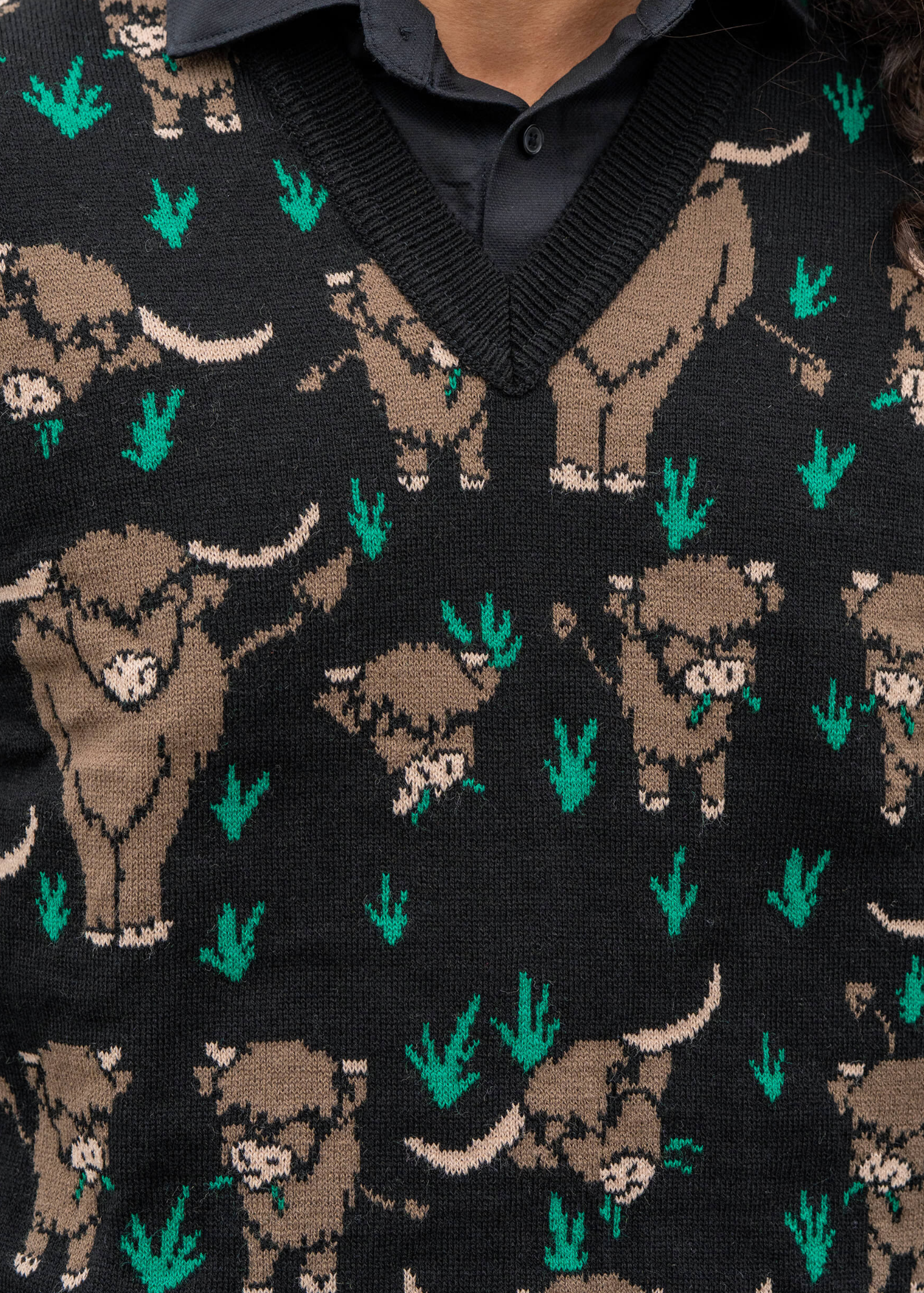 Run & Fly - Highland Cow V-Neck Knitted Tank Top Vest