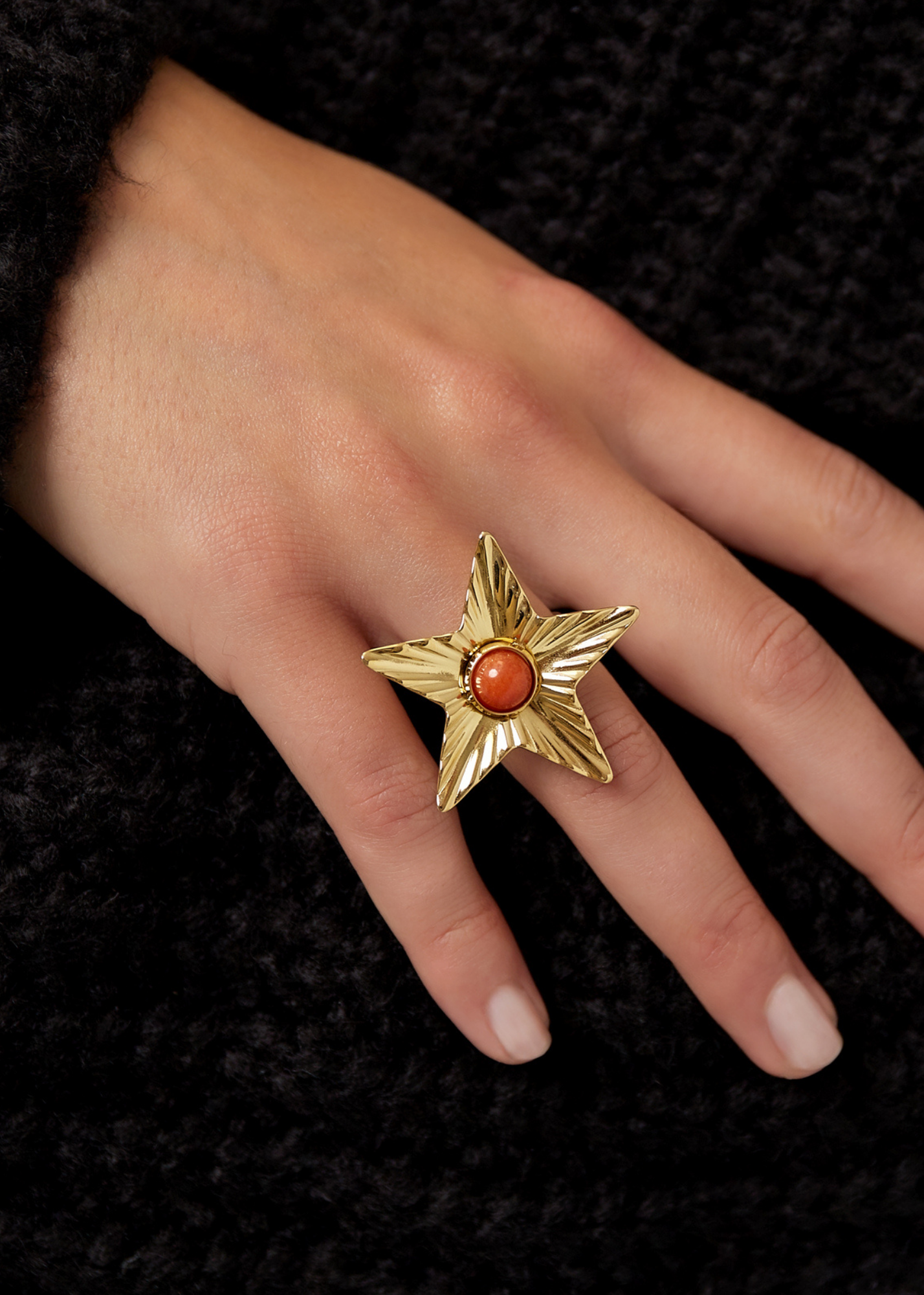 The Edit - Gold Textured Star Ring in Blue