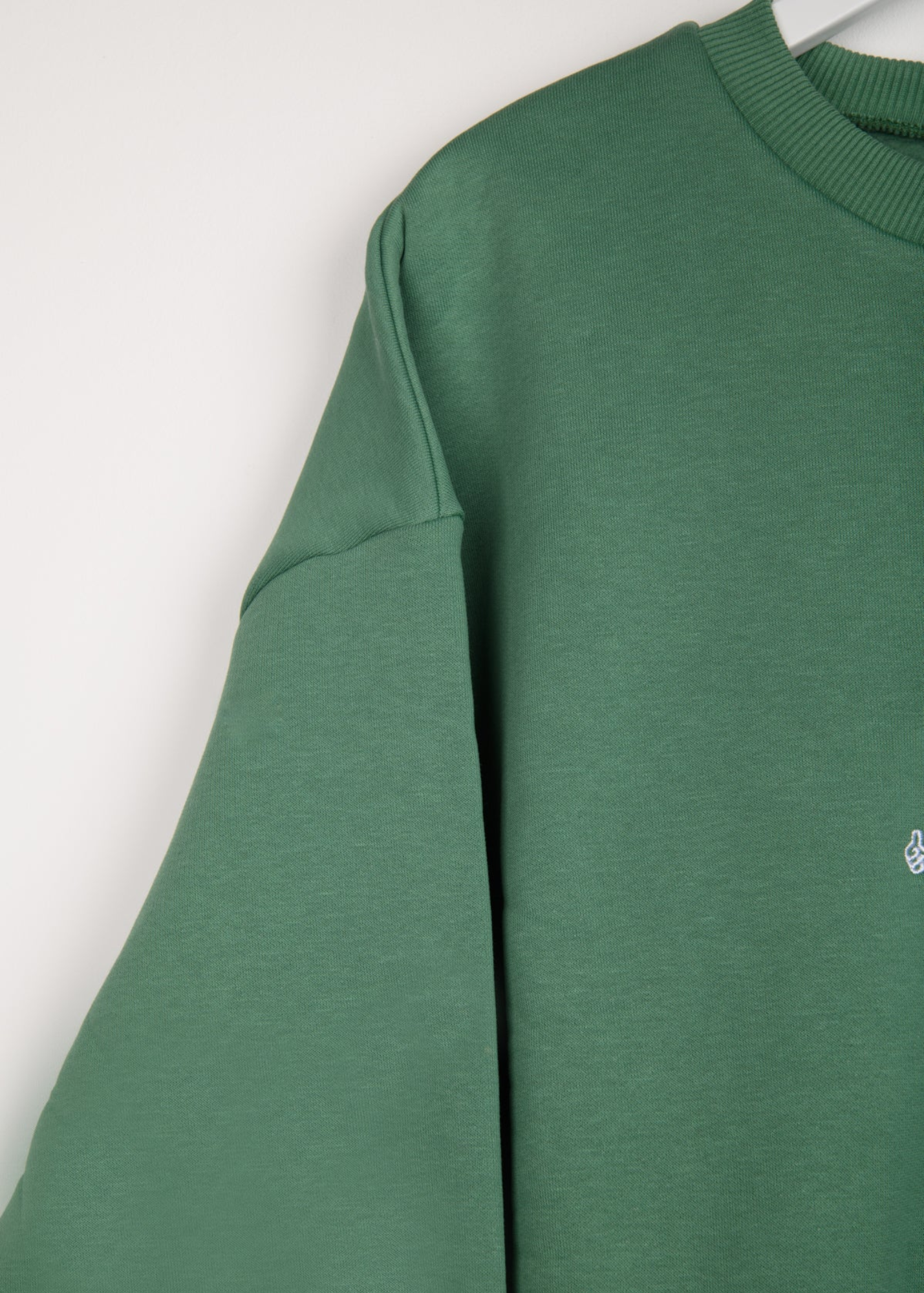 24COLOURS - ‘Be Kind to Others’ Green Embroidered Sweater