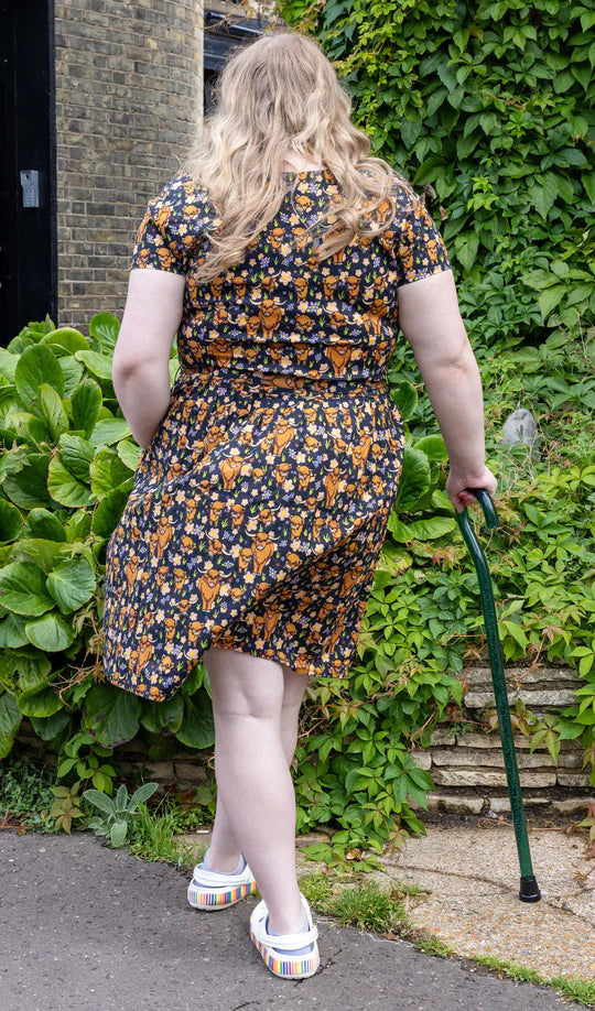 Run & Fly - Highland Cows Stretch Belted Tea Dress with Pockets