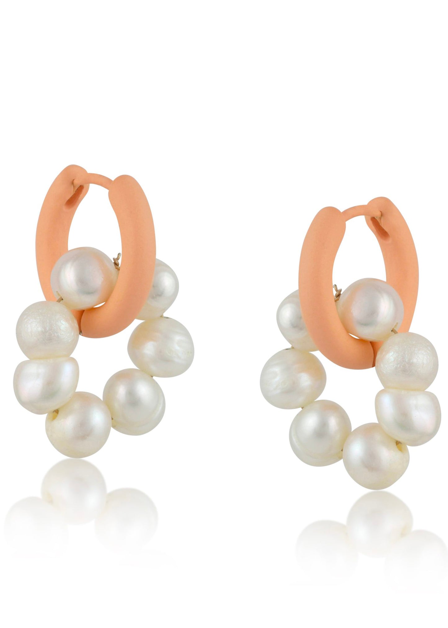 Big Metal London - Huggie Pearl Halo Hoop Earrings in Peach