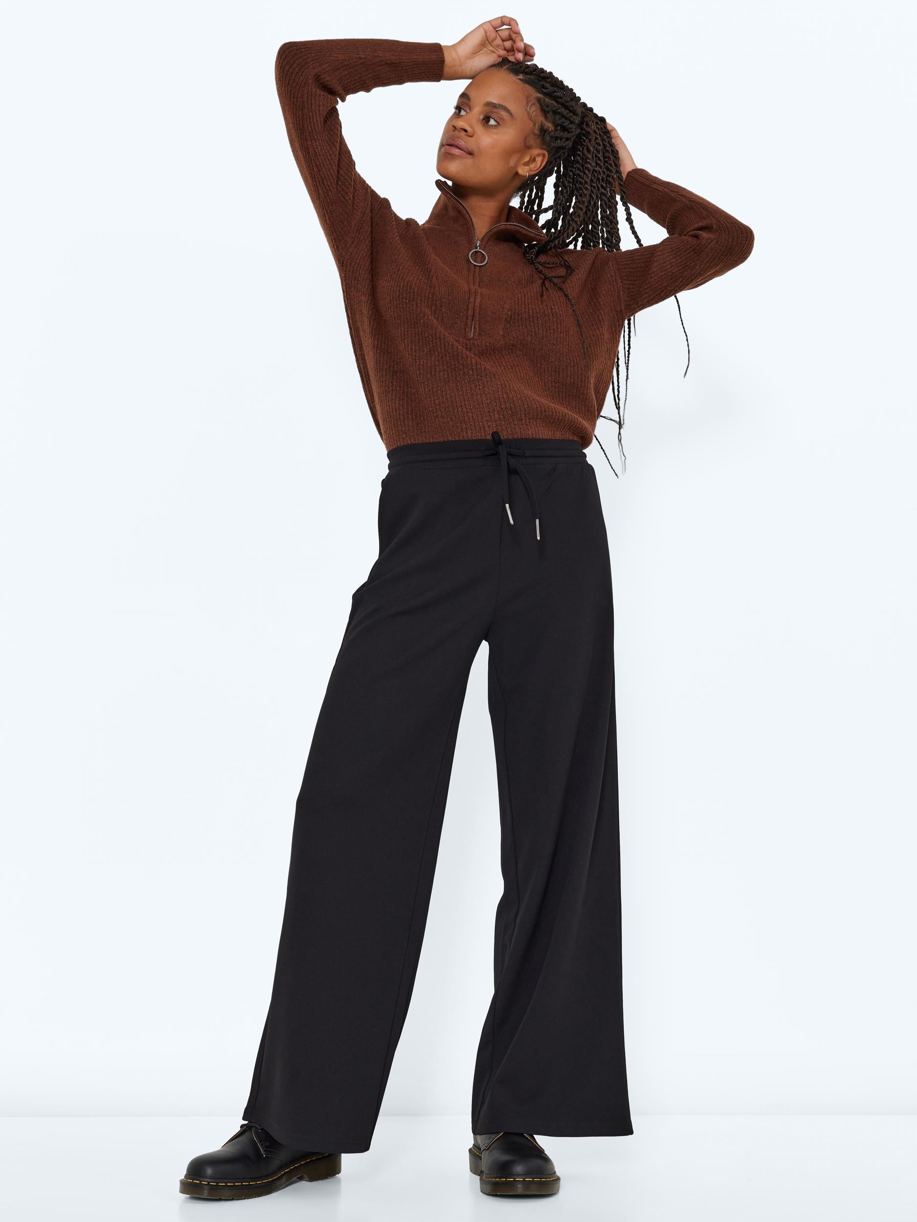 Black Wide Leg Cropped Jeans Outfit Women's Black Stretch Denim