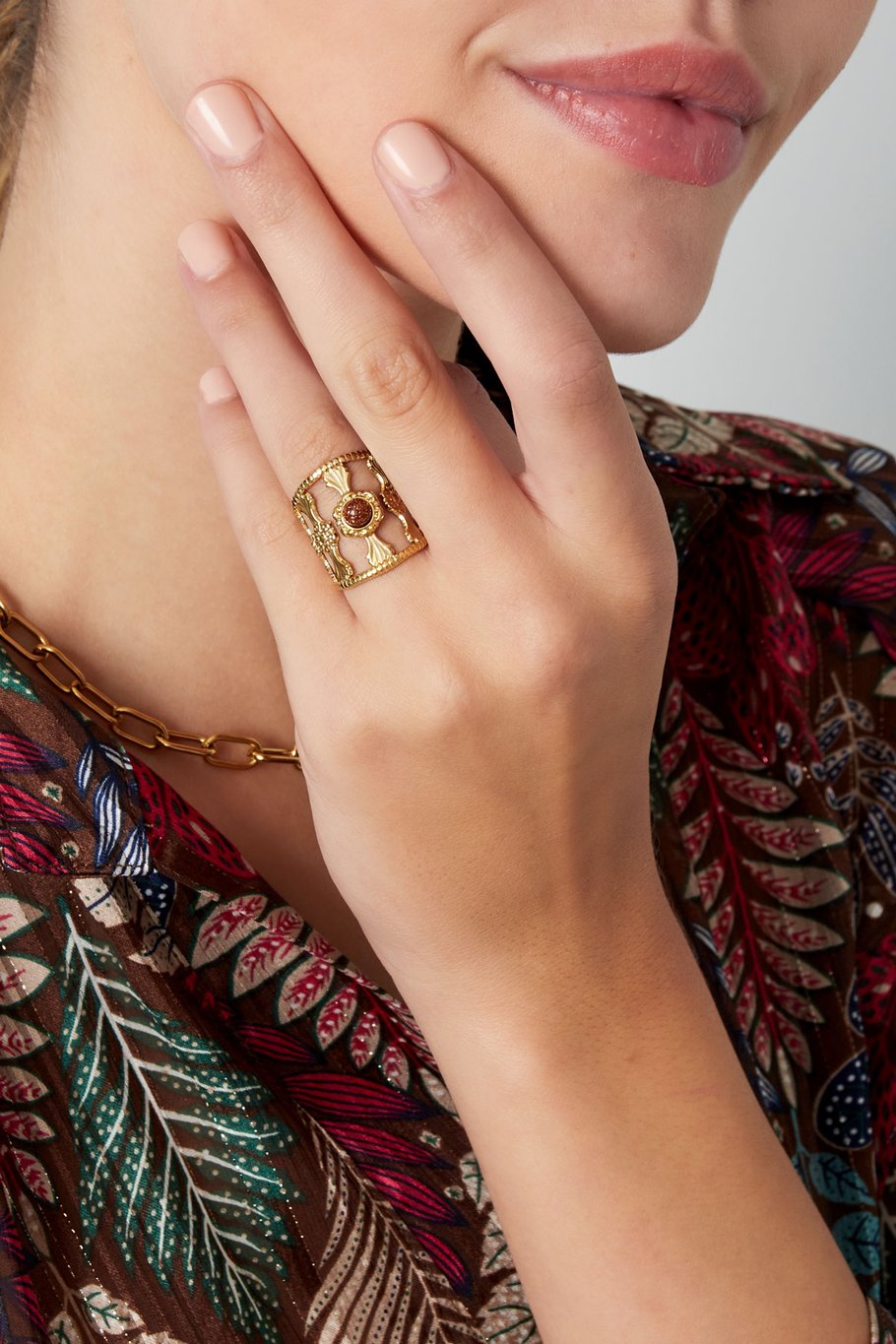 The Edit -  Chunky Filigree Natural Glittery Red Stone Ring