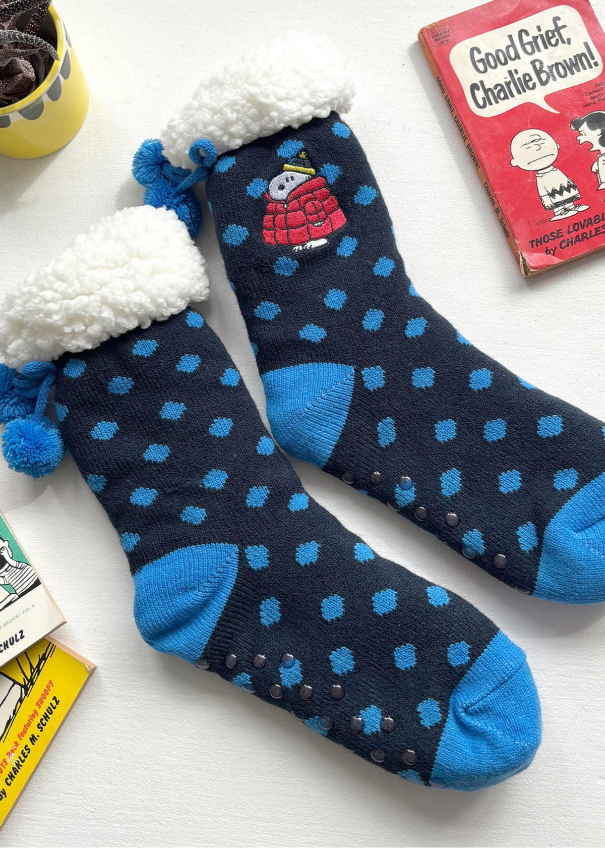 House of Disaster - Peanuts Coat Slipper Socks