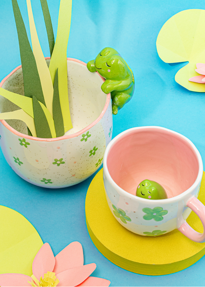 Sass & Belle - Peeking Frog Planter