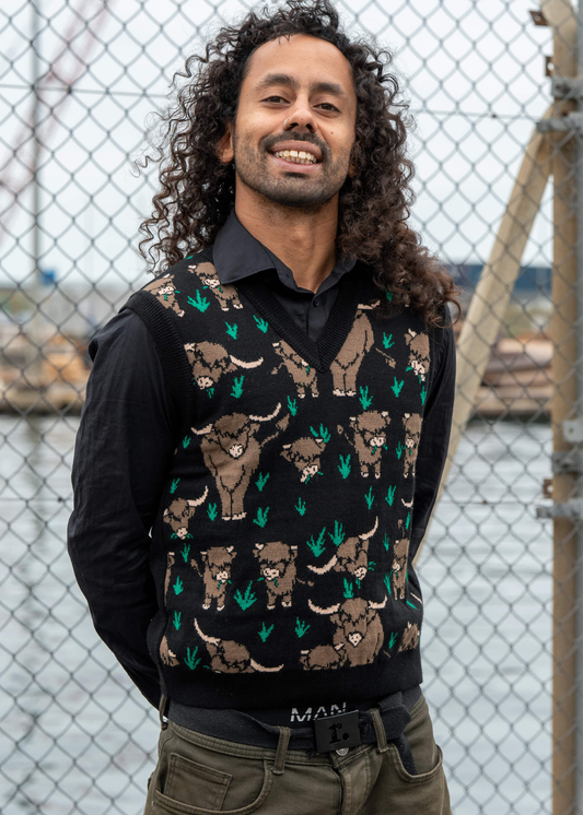 Run & Fly - Highland Cow V-Neck Knitted Tank Top Vest