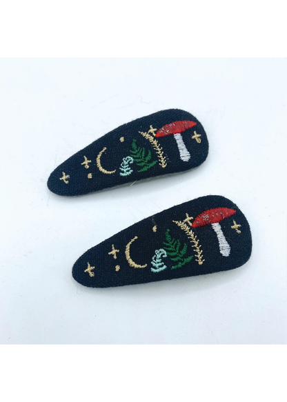 House of Disaster - Forage Black Hairclips