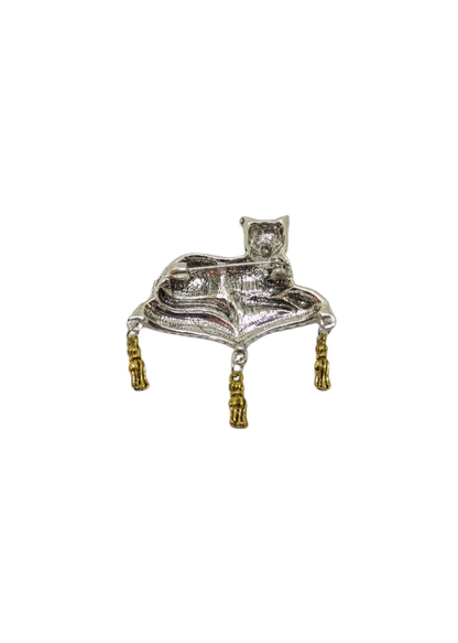 The Edit - Cat on a Cushion Brooch