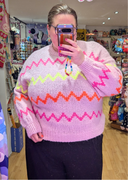 The Edit - Neon Zig Zag Knit Jumper in Pale Pink