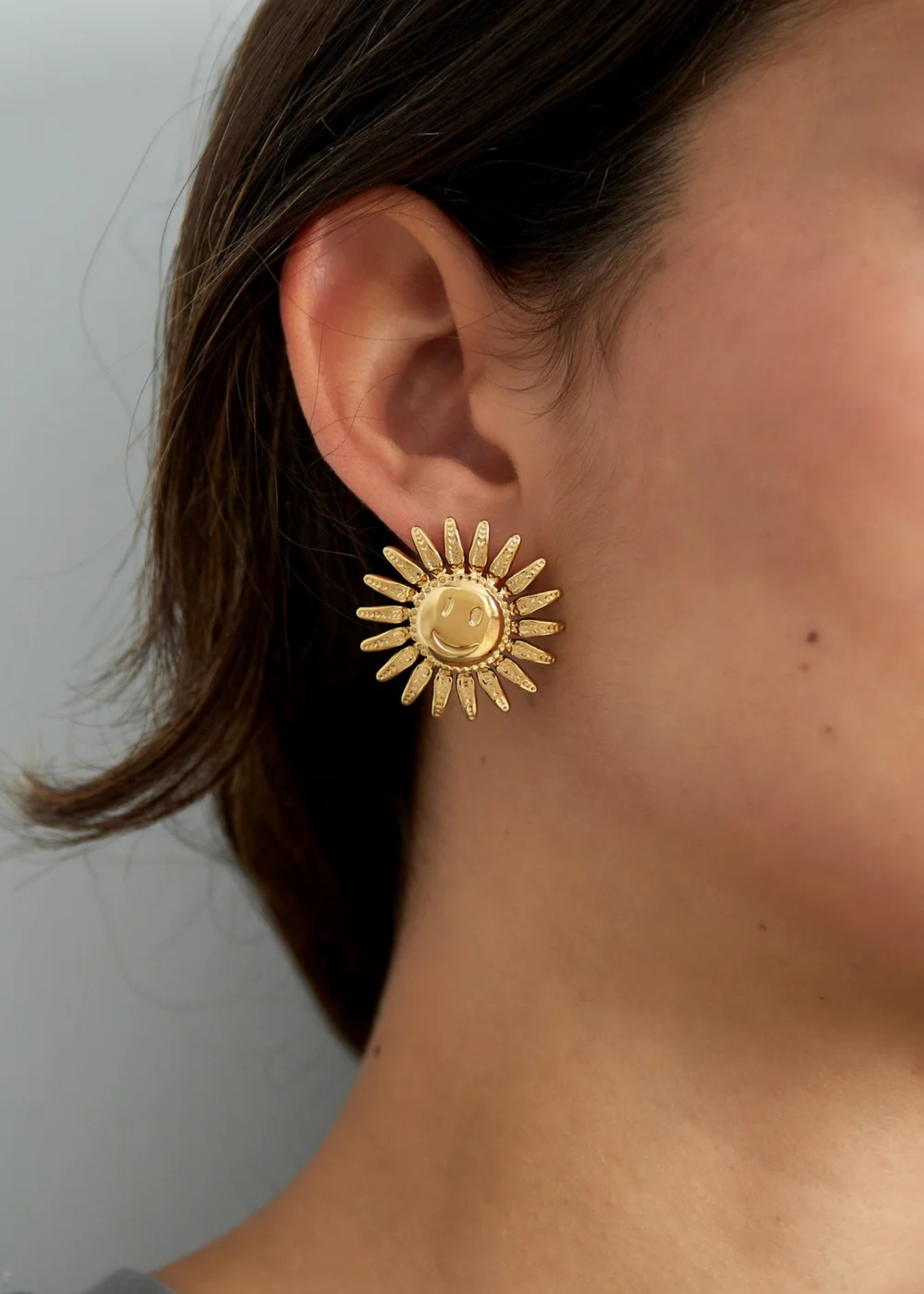 The Edit - Smiling Sun Earrings in Gold