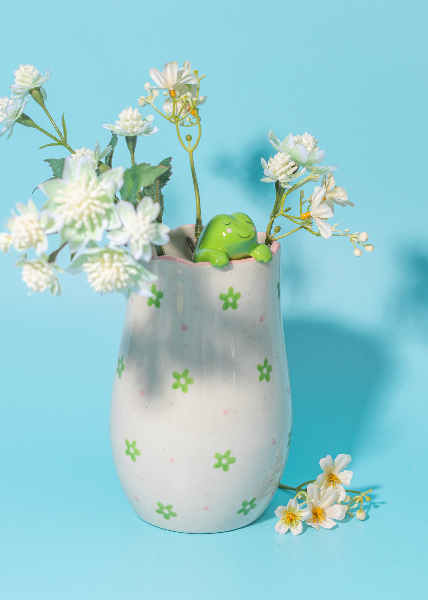 Sass & Belle - Peeking Frog Vase