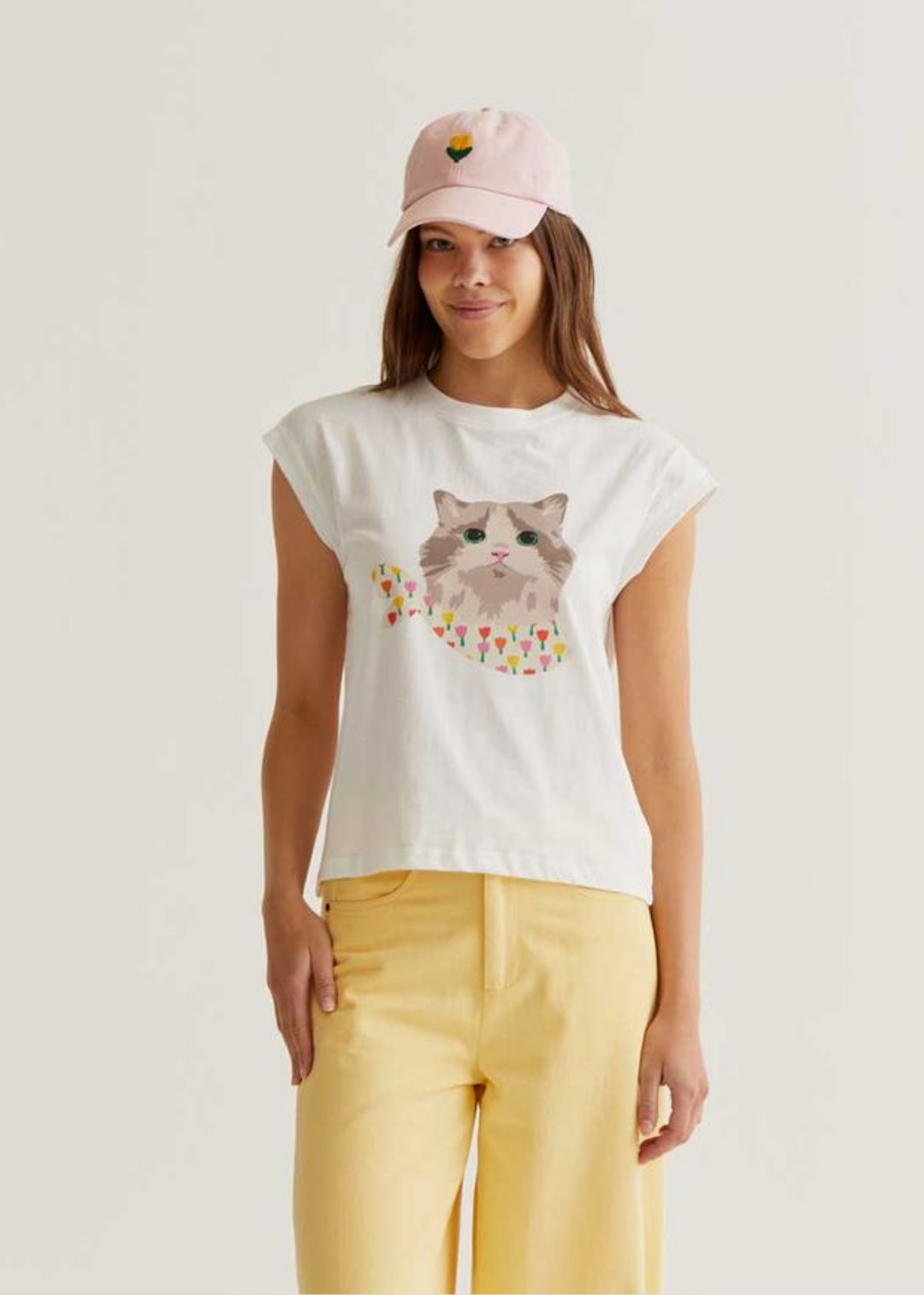 Compañia Fantastica - White T-Shirt with Tulip Cat Print