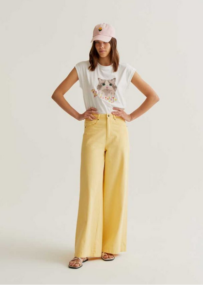 Compañia Fantastica - White T-Shirt with Tulip Cat Print
