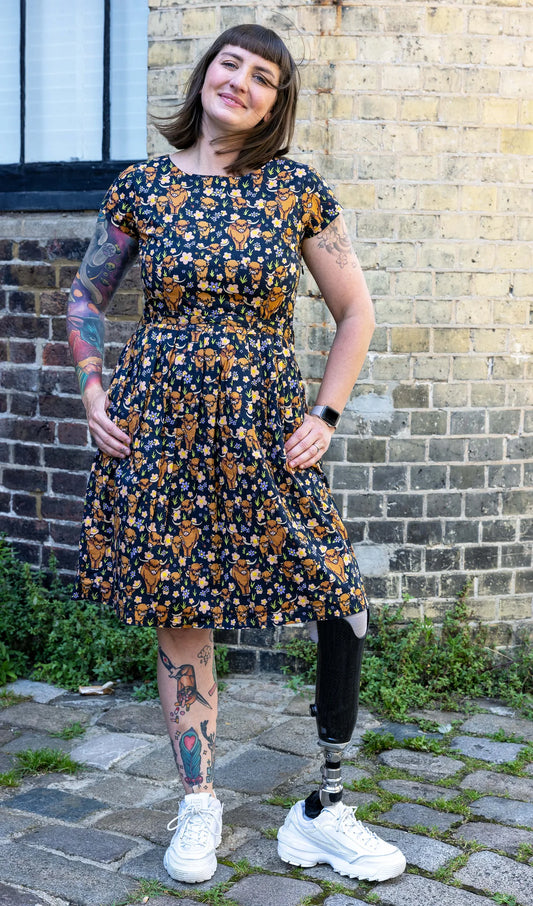 Run & Fly - Highland Cows Stretch Belted Tea Dress with Pockets