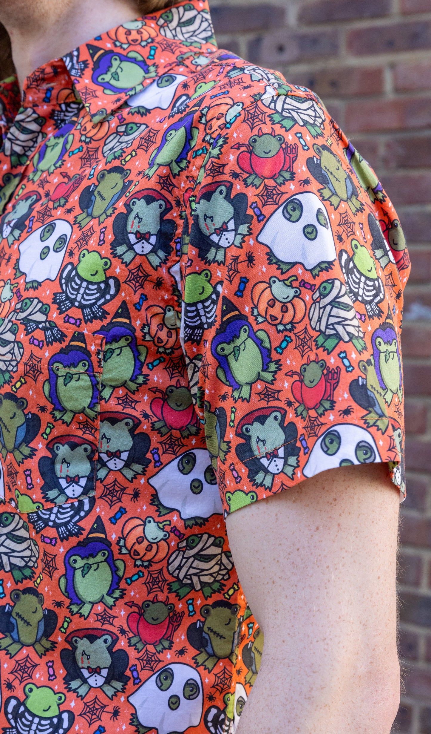 Run & Fly - Halloween: Party Frogs Short Sleeve Shirt