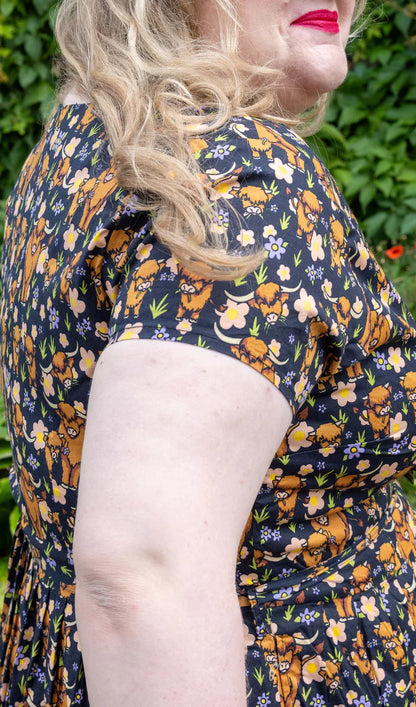 Run & Fly - Highland Cows Stretch Belted Tea Dress with Pockets