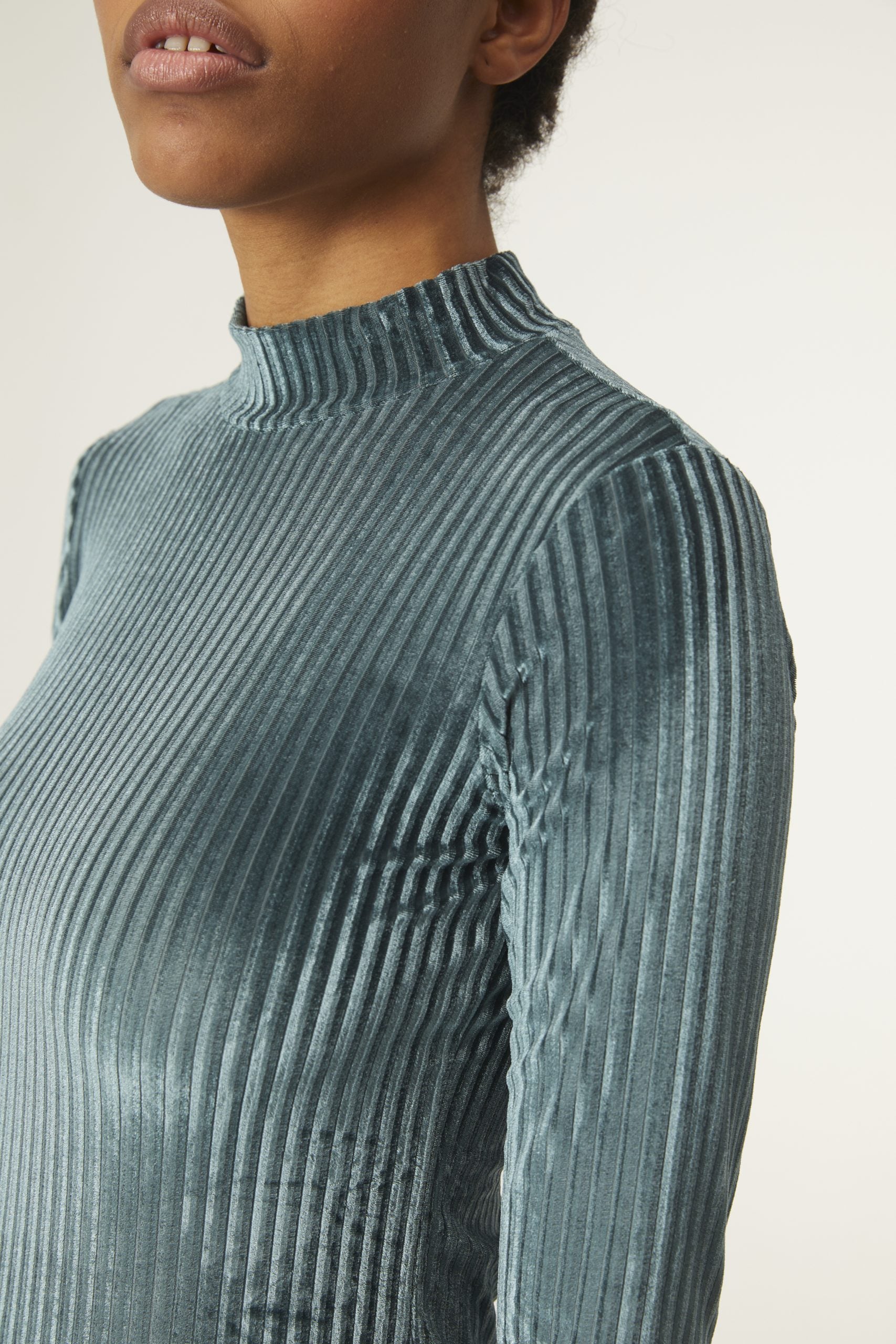 Compañia Fantastica - Dusky Teal Plisse Velvet Top
