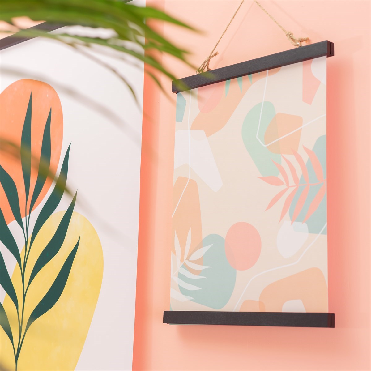 Sass & Belle - Black Magnetic Poster Hanger